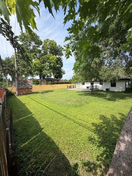 Building Photo - 330 Cambridge Rd