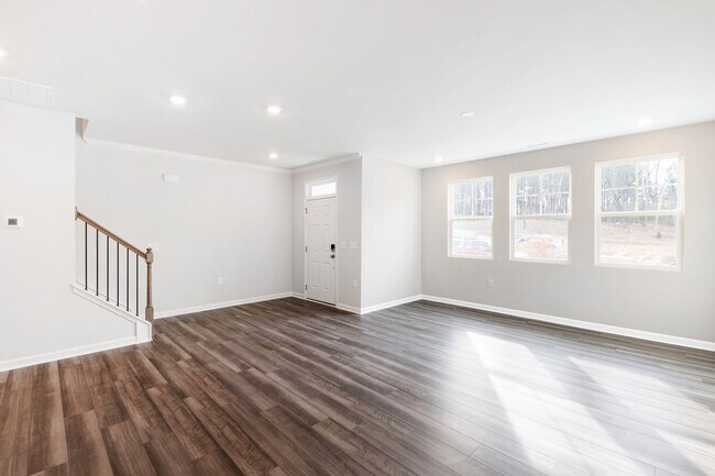 Building Photo - Move-In Ready 4-Bedroom Townhome in Rosedale!
