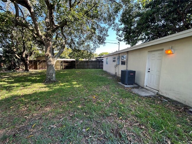 Building Photo - 2010 NW 30th Ave