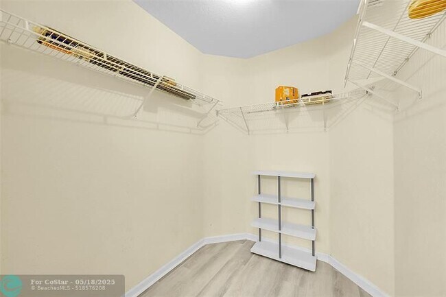 Building Photo - 5642 NW 118th Dr