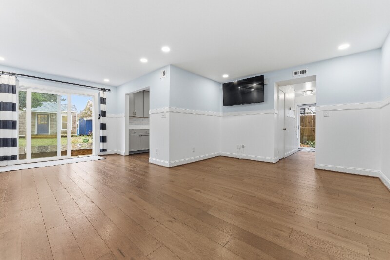 Building Photo - 210 73rd St