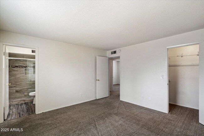 Building Photo - 3227 E Helena Dr
