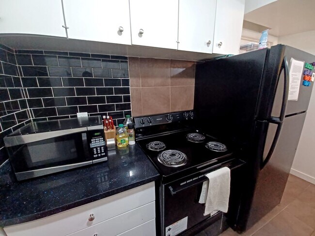 Building Photo - 68 E 200 S