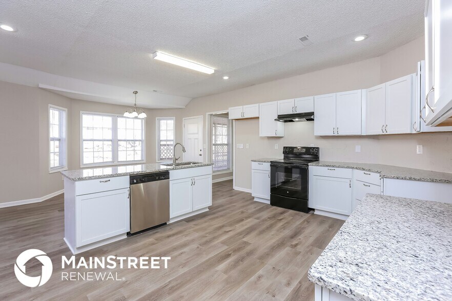 Building Photo - 204 W 24th St