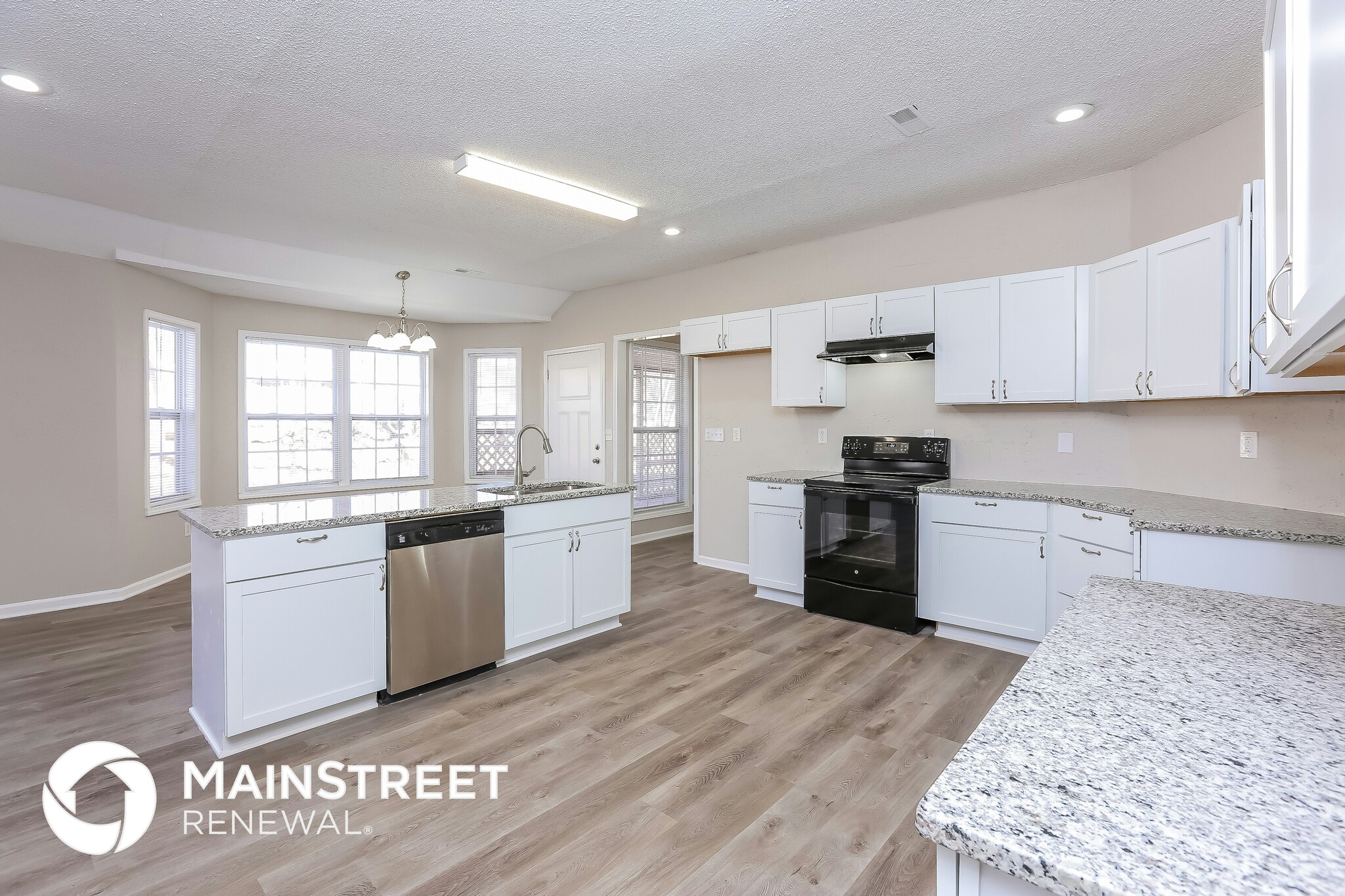 Building Photo - 204 W 24th St