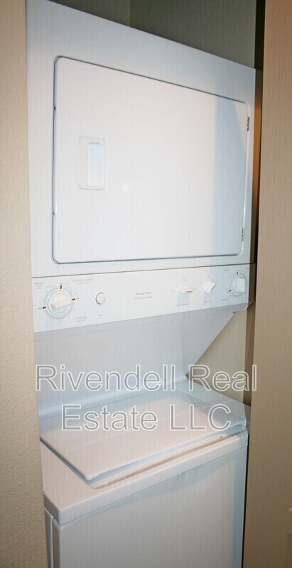 Building Photo - 532 Oakwood Dr