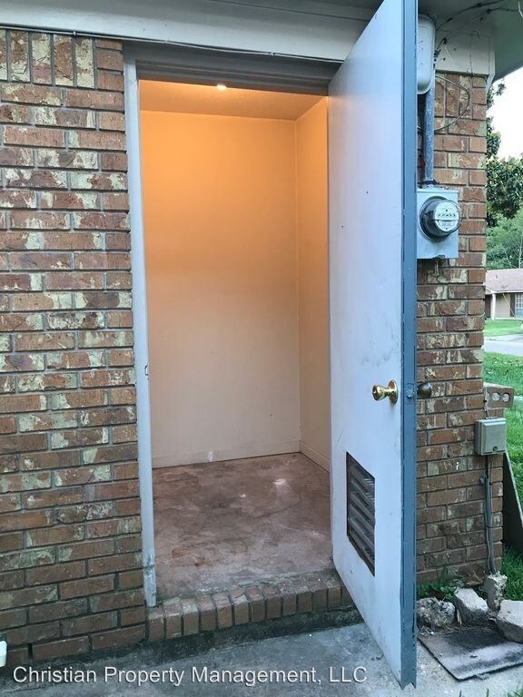 Building Photo - 2 br, 1.5 bath House - 760 Clearmont Drive