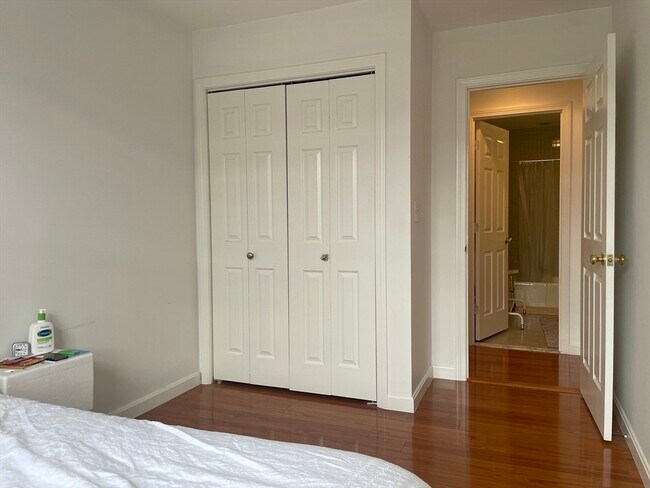 Building Photo - 10 Weston Ave