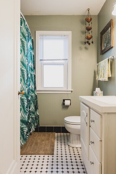 Building Photo - 2645 N 69th St