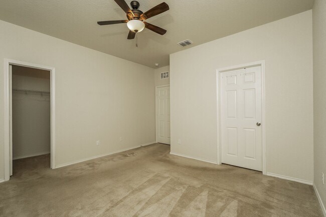 Building Photo - Perfect 3 bedroom ready to call home!