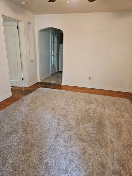 Livingroom - 609 Tingley Ave