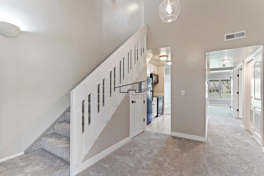 Building Photo - 26 White Barn Dr