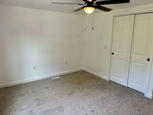 Building Photo - Beautiful 2 bedroom home