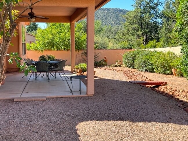 Building Photo - HOUSE - VILLAGE OF OAK CREEK