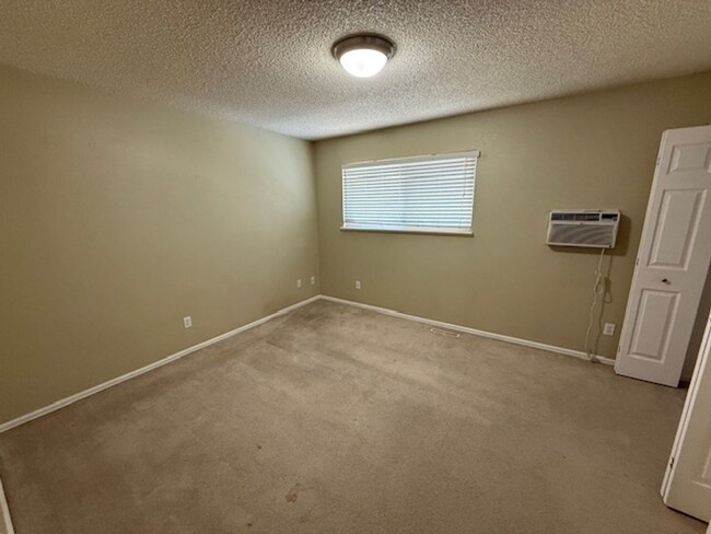 Building Photo - Views of Horsetooth!