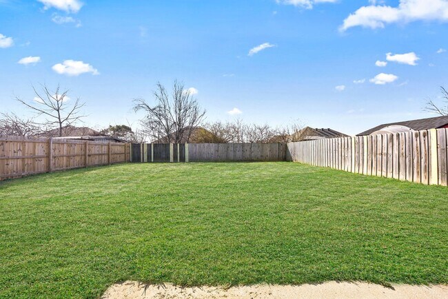 Building Photo - Charming 3-Bed Home in Rogers – Spacious Yard, Modern Comfort, Great Location