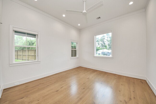 Building Photo - 739 Azaleadell Dr