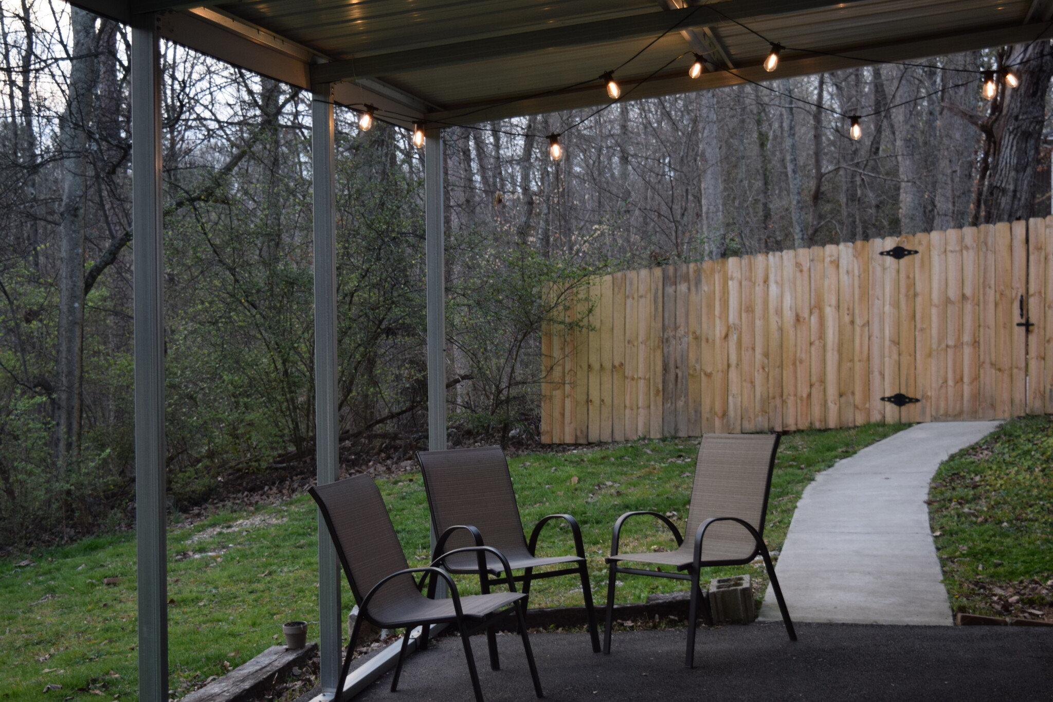 Private carport & yard - 826 Terrace St