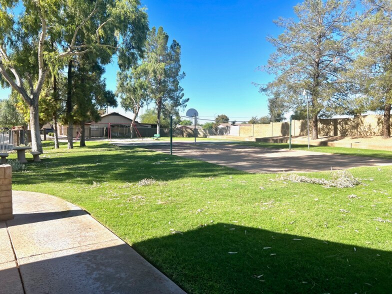 Building Photo - 2856 E Impala Ave