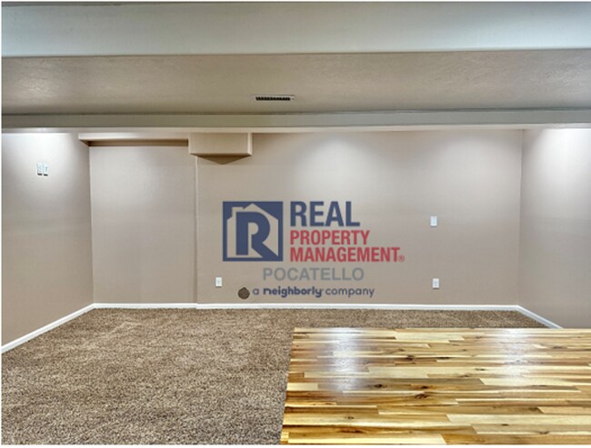 Building Photo - 13355 N Dekay Rd