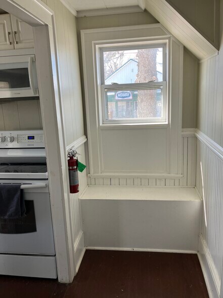 Building Photo - 5 Pine St