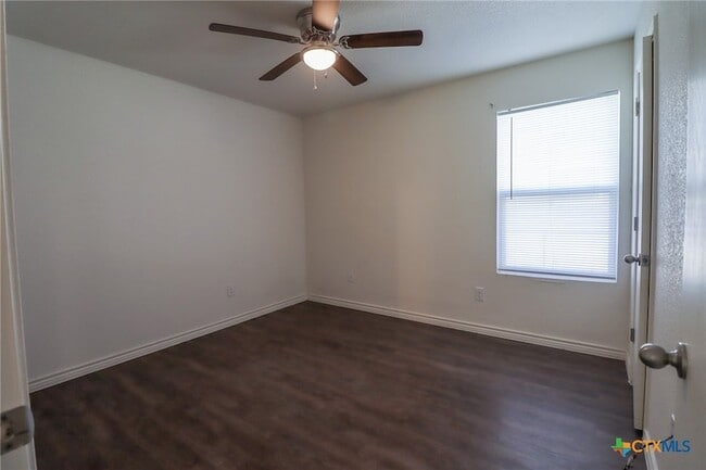 Building Photo - 909 Lasso Dr