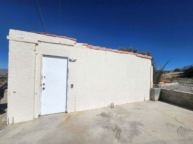 Building Photo - 73752 Crestview Dr