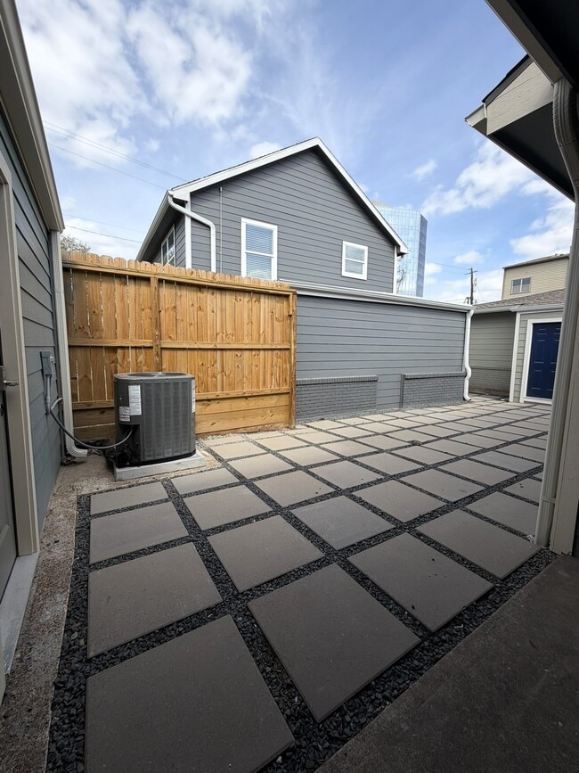 Building Photo - 1976 W McKinney St