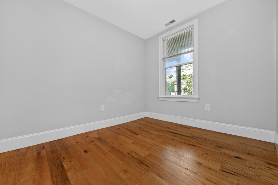 Building Photo - 148 Bremen St