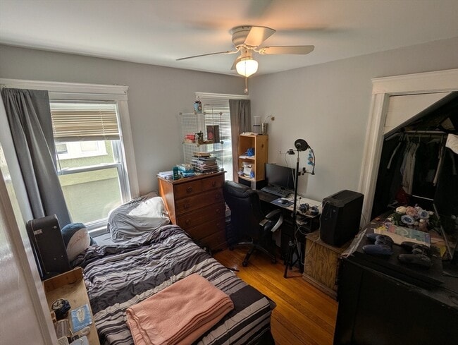 Building Photo - 376 Fellsway W