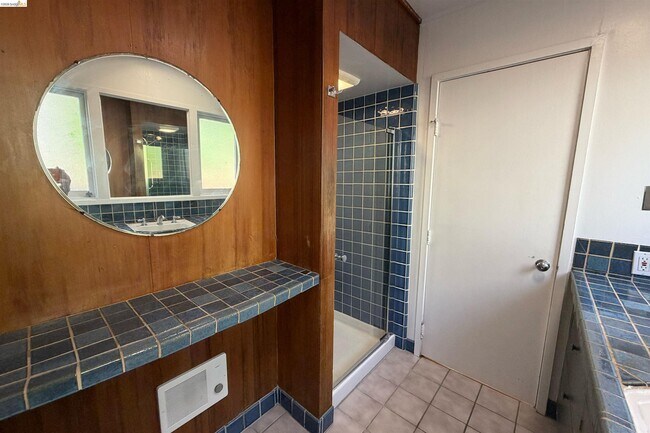 Building Photo - 25 Sunset Dr