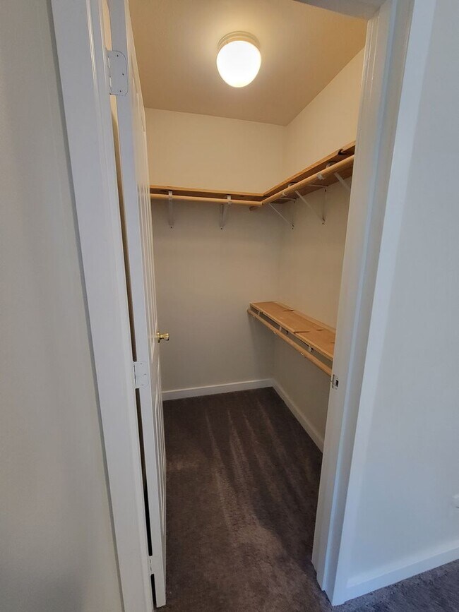 Building Photo - Freshly Painted Duplex in the Heart of Sil...