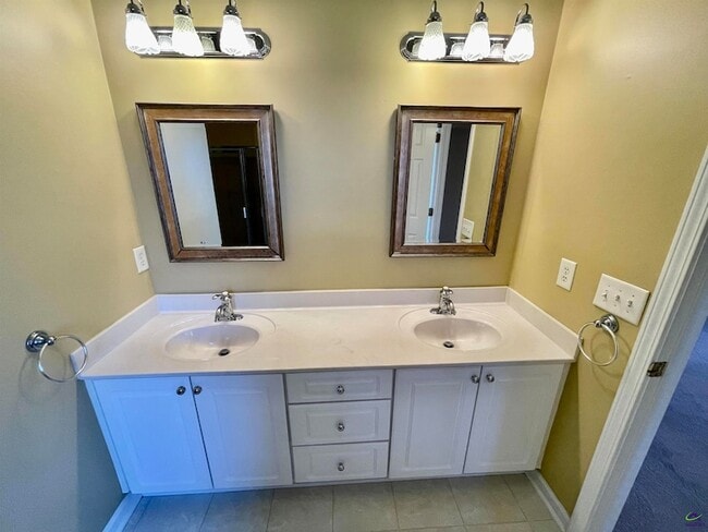 Building Photo - 103 Oros Point