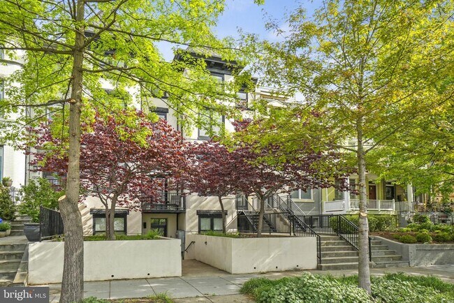 Building Photo - 1201 Kenyon St NW