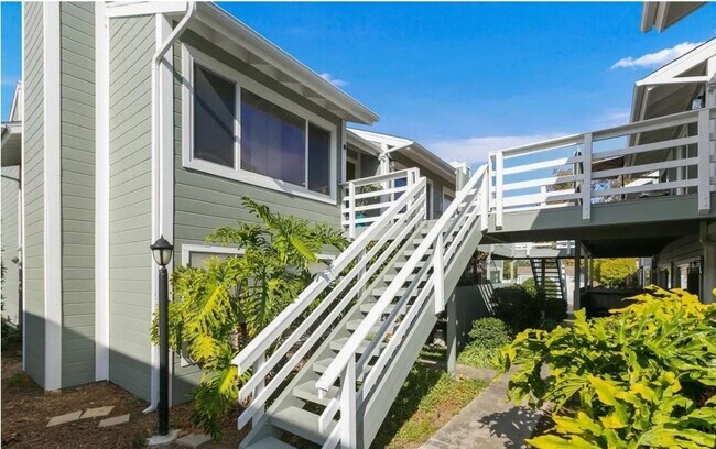 Building Photo - Spacious Carlsbad Condo Walking distance t...