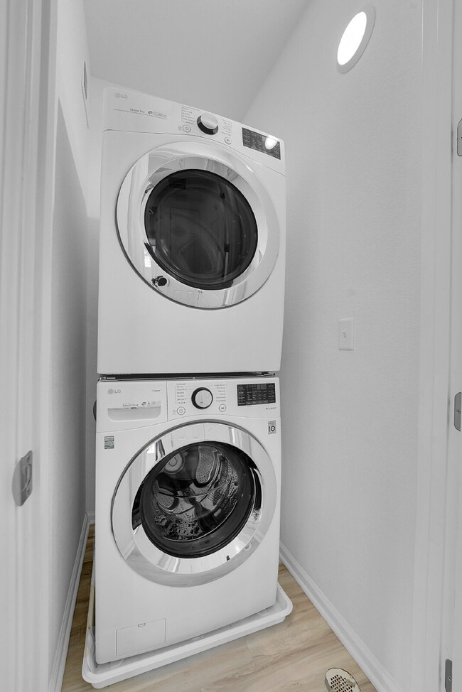 Building Photo - $2,395.00 - $500 OFF First Months' Rent - 3 Bedrooms, 3 Bathrooms, Single Family Home in Commerce...