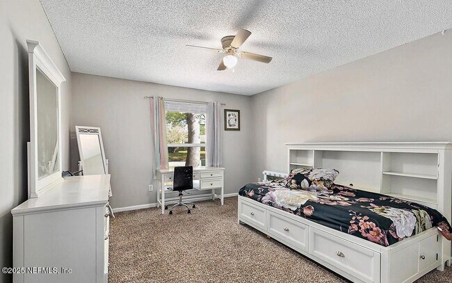 Building Photo - 4766 Dovetail Dr