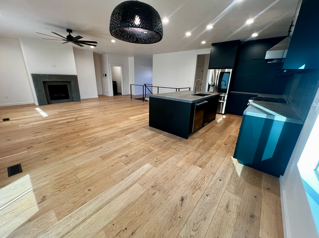 Building Photo - Modern 5 bedroom home for rent in Spanish ...