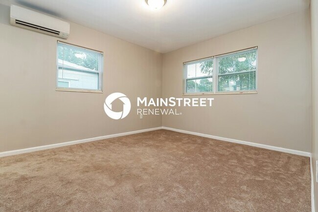 Building Photo - 3 Bedroom Pet-Friendly Home in Tarpon Springs, FL with Main Street Renewal