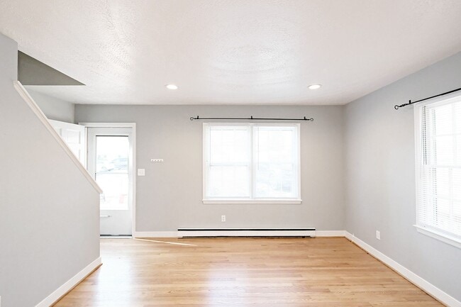 Building Photo - Nicely Updated Duplex Near UVA Medical Center