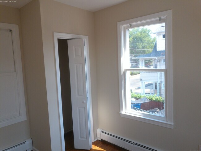 Building Photo - 2343 Barnum Ave