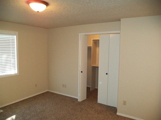 Building Photo - 609 Oxford Way
