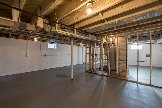 Building Photo - 821 12th St