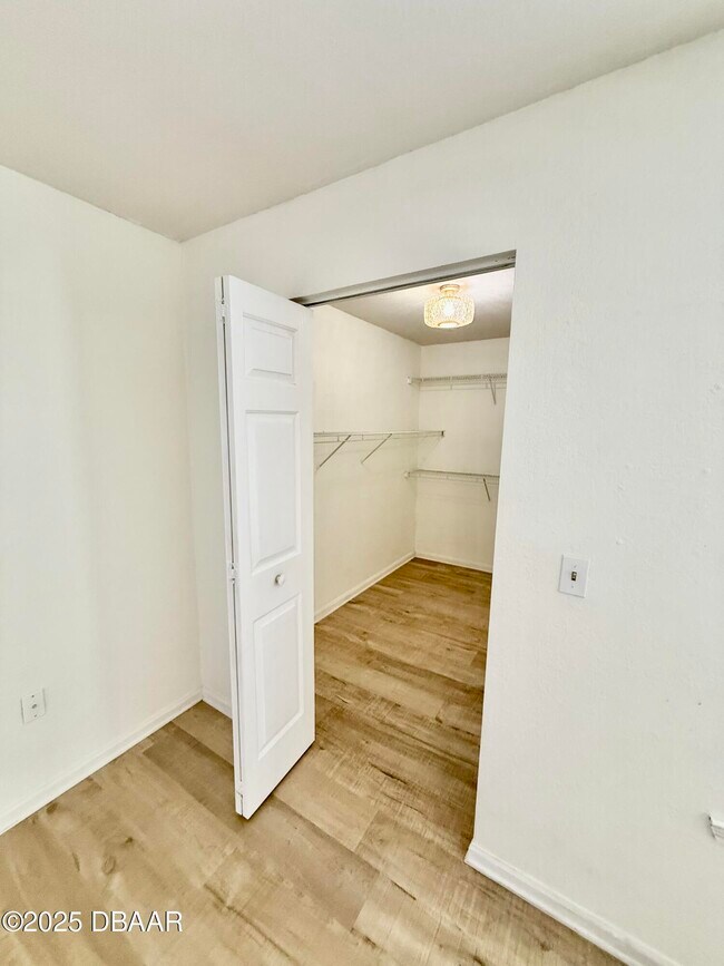 Building Photo - 940 Village Trail