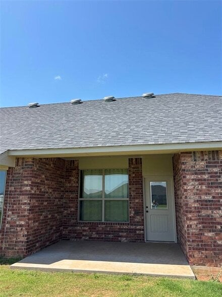 Building Photo - 2209 E Grassland Ln