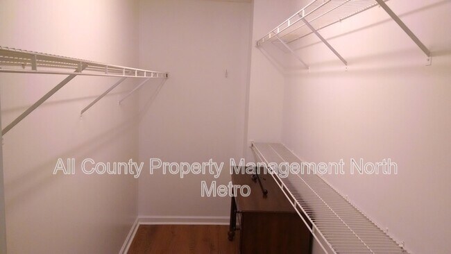 Building Photo - 225 Leasingworth Way