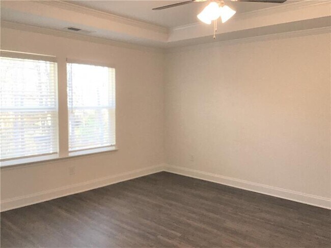 Building Photo - 174 Lindridge Dr NE