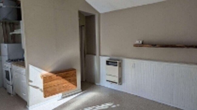 Building Photo - 197 Theall St