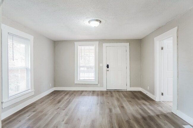 Building Photo - 4712 Terrace M