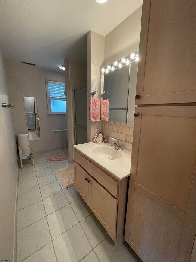 Building Photo - 13 S Kenyon Ave